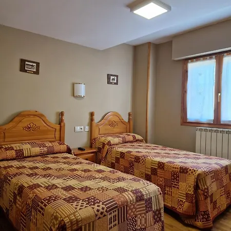 Pensionat Valle De Tena 2*